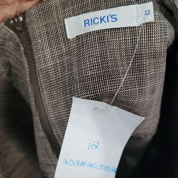 🏷1/$15, 2/$20, 3/$27 Ricki's pencil skirt - Picture 3 of 3